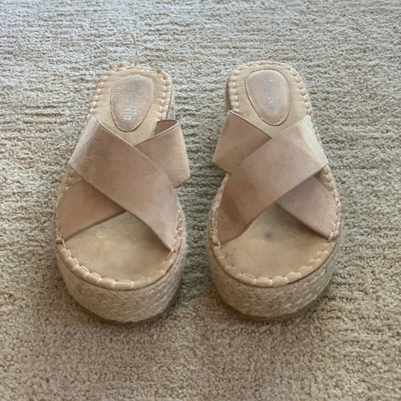 Tan platforms - Picture 2 of 3